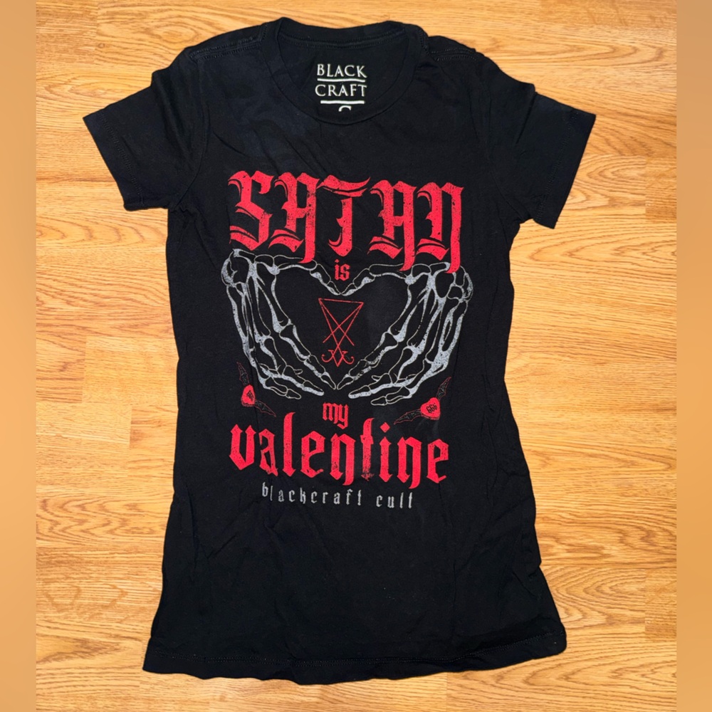 'Valentine' Graphic Tee - black craft